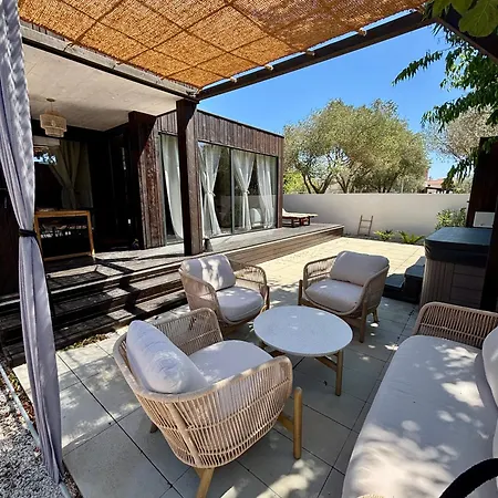 Vikendica Stylish House In
